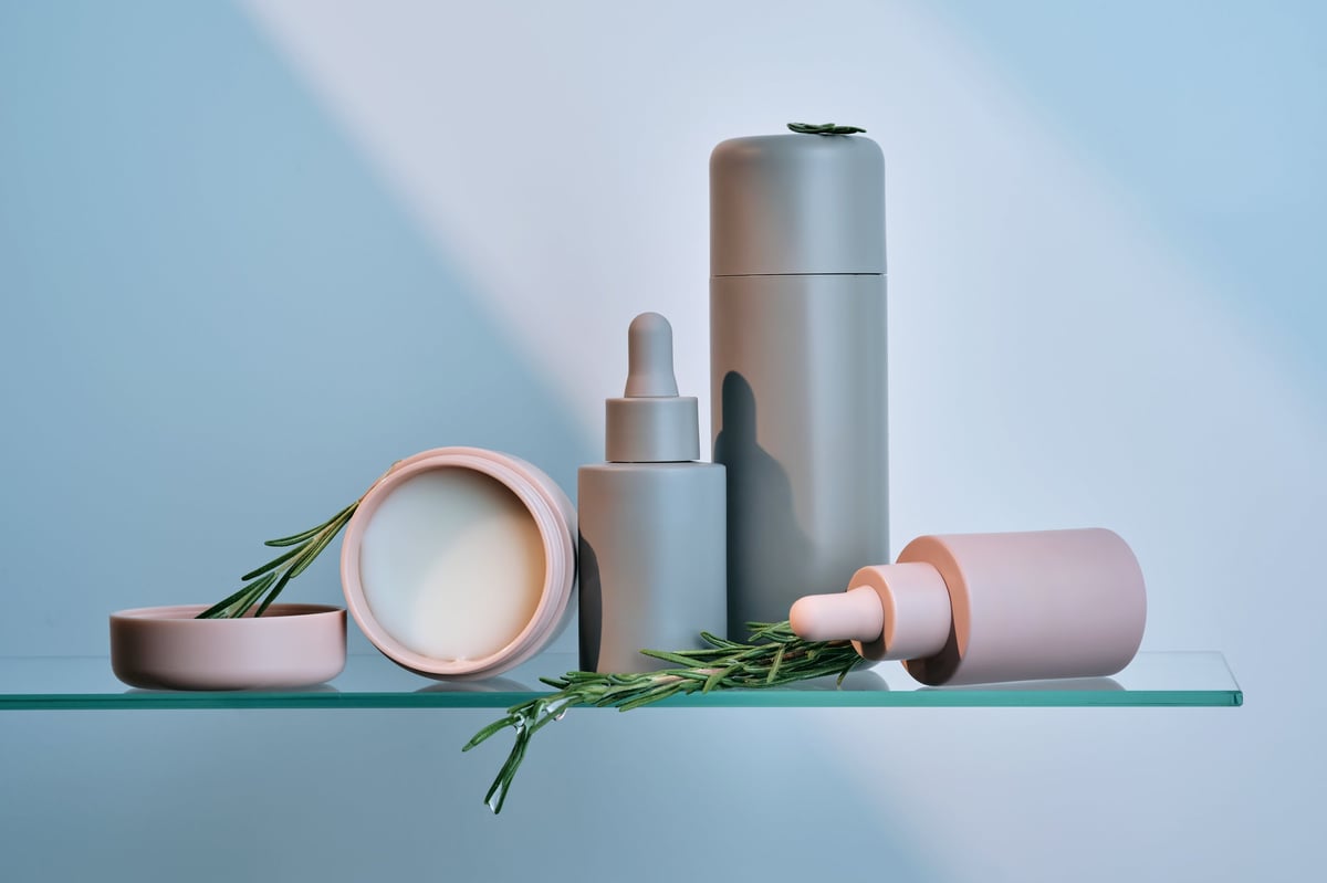 Spotlight kit — polished cosmetic product composition with natural light